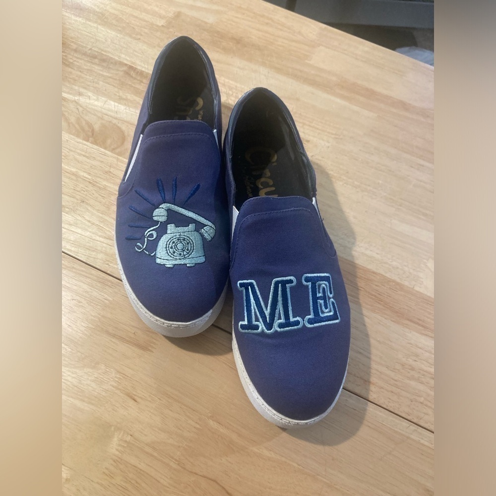 Circus by Sam Elderman call me slip on shoes in blue. Can’t find size